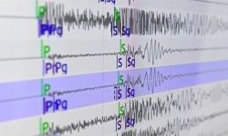 زلزال يضرب وسط إندونيسيا ويصيب العشرات